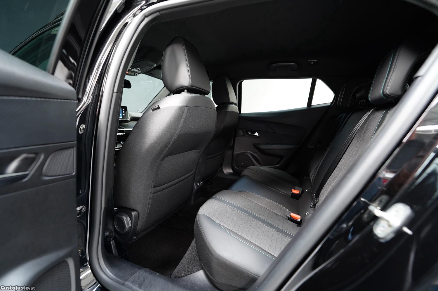 Peugeot 2008 1.2 PureTech Allure Auto. — fotografia 10