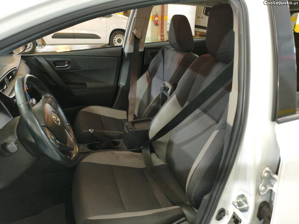 Toyota Auris 1.4 D-4D ACTIVE — fotografia 5