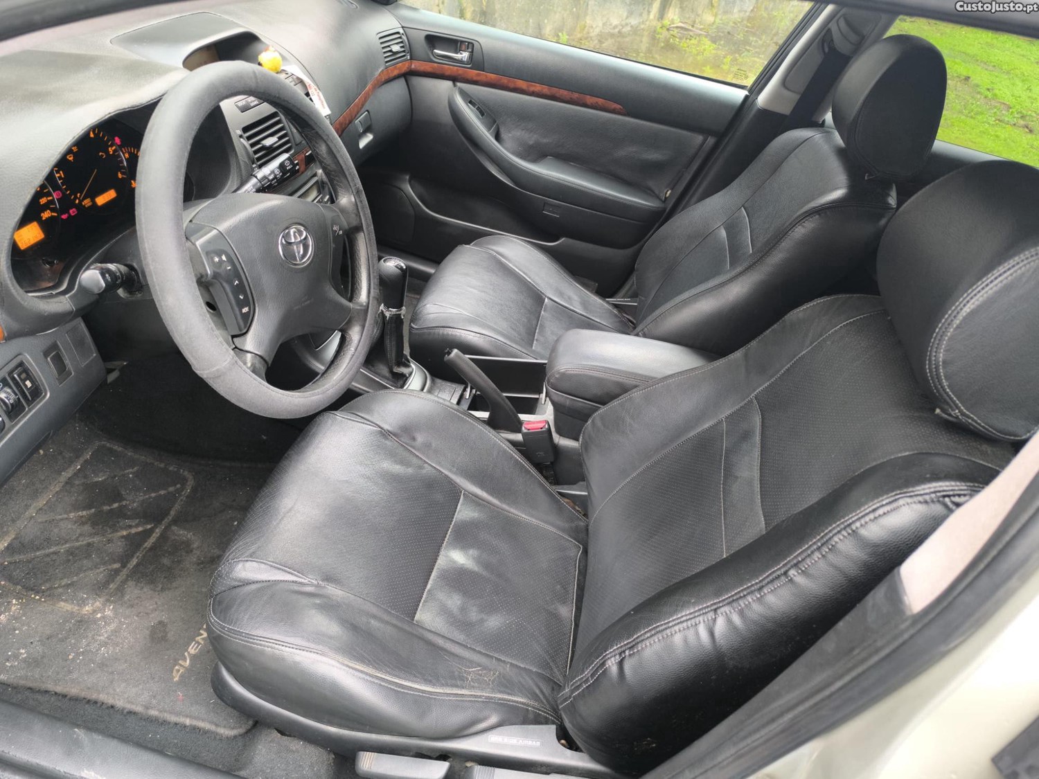 Toyota Avensis 2.0D4D SW T25 116CV — fotografia 7