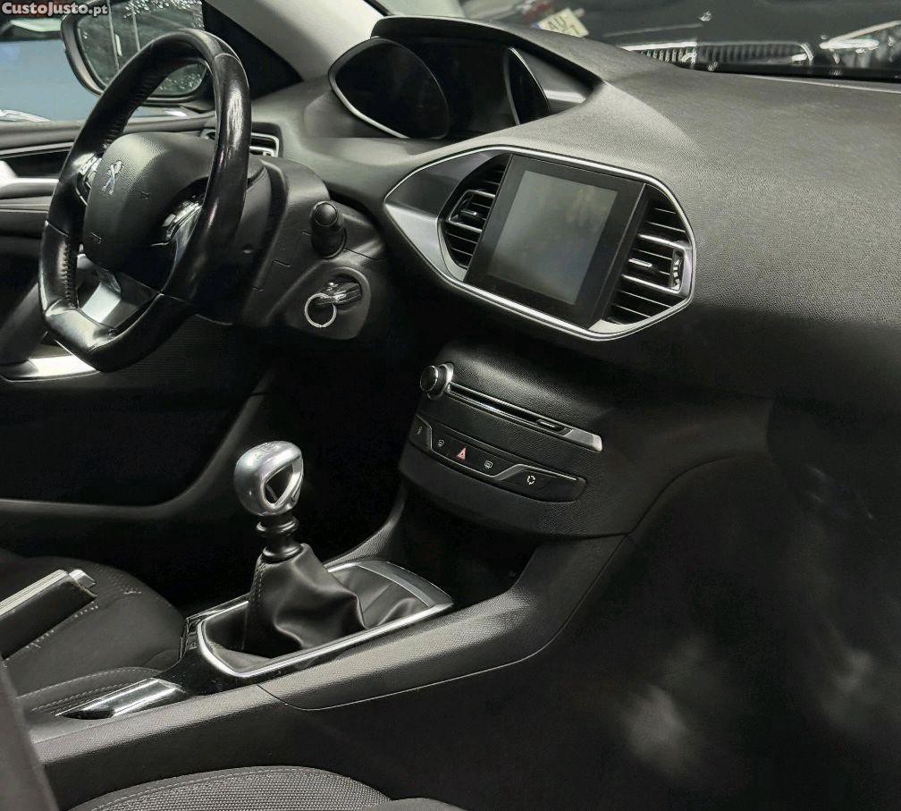 Peugeot 308 SW BlueHDi 130 EAT8 Stop & Start Allure Pack — fotografia 5