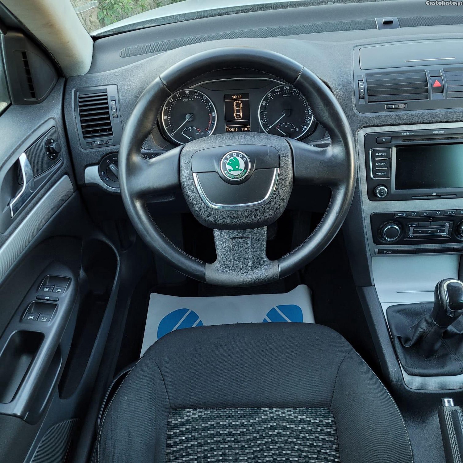 Skoda Octavia 1.6 TDi Sportline — fotografia 13