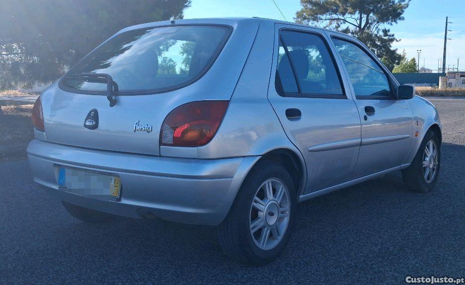 Ford Fiesta ghia — fotografia 8