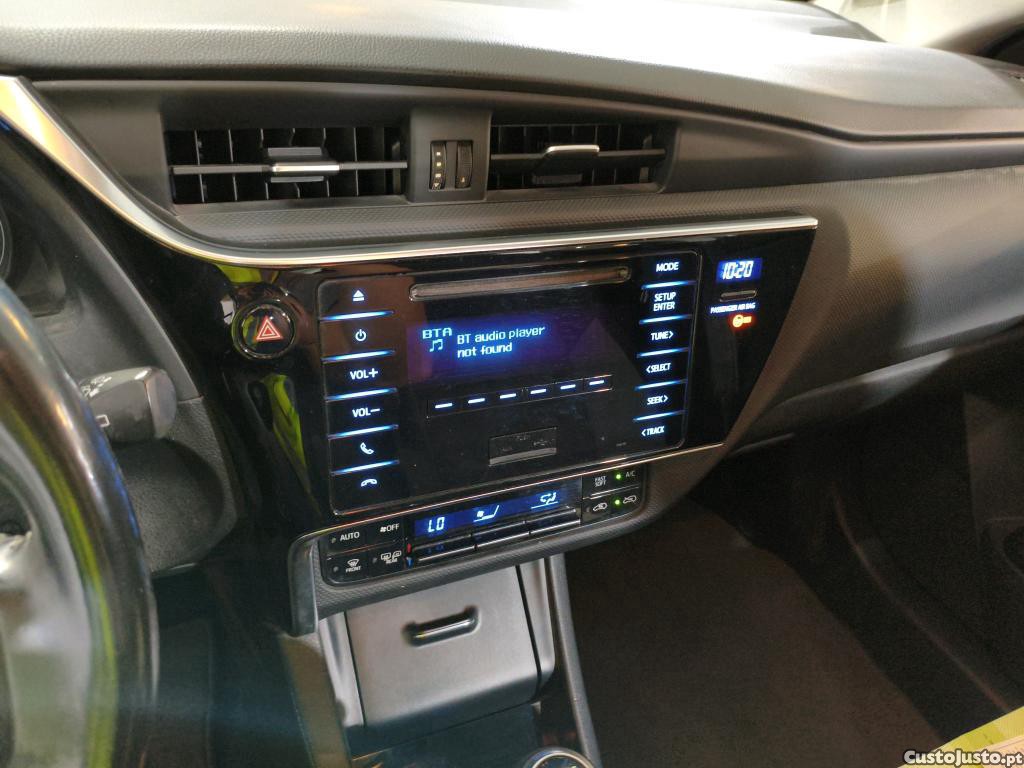 Toyota Auris 1.4 D-4D ACTIVE — fotografia 3