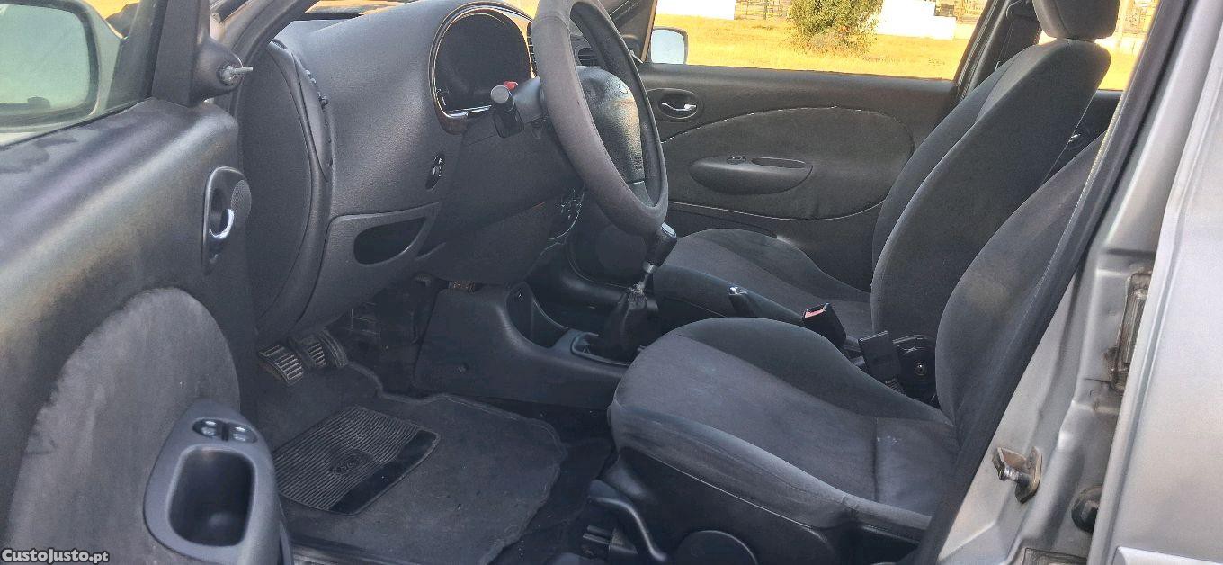 Ford Fiesta ghia — fotografia 4