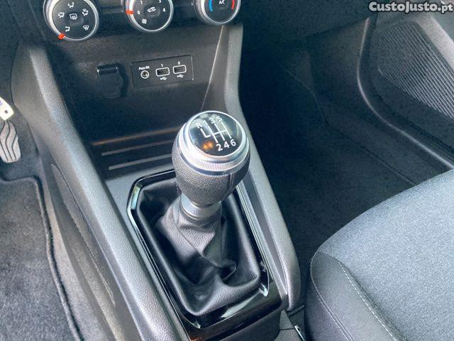 Renault Clio 1.0 TCe Evolution — fotografia 9