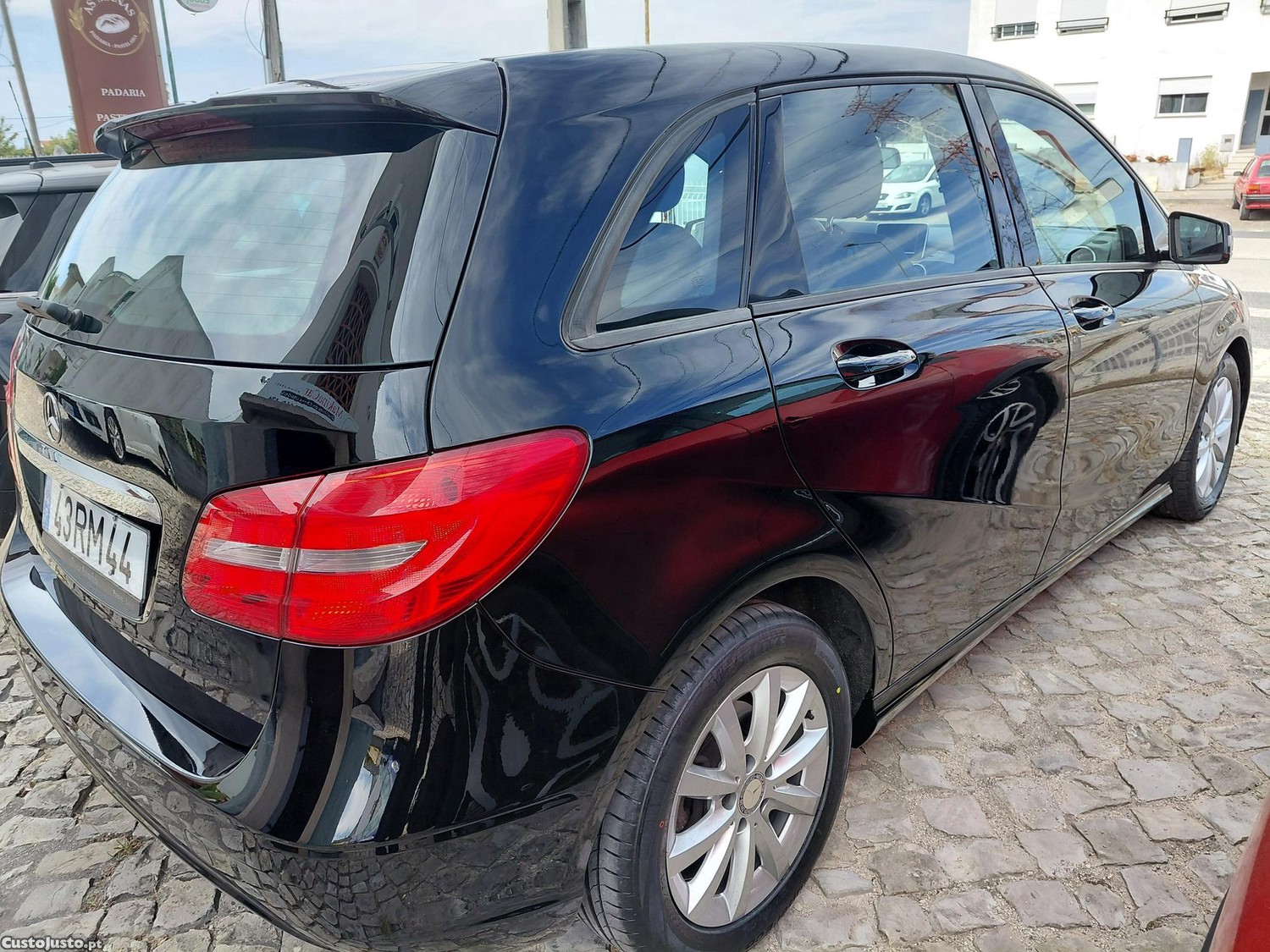 Mercedes-Benz B 180 classic — fotografia 16