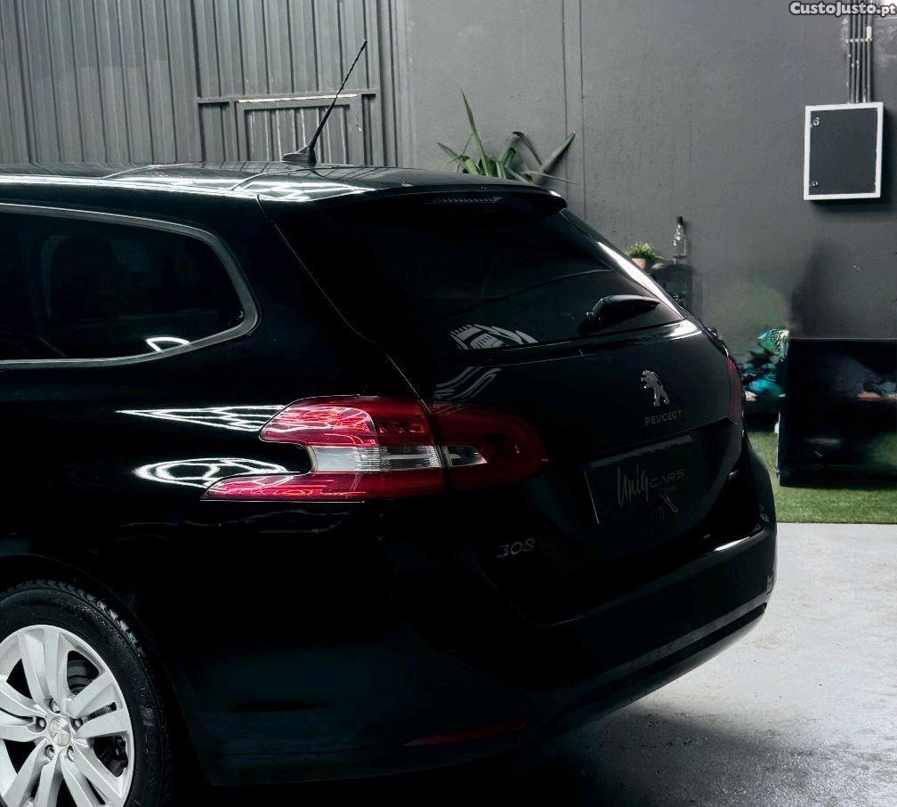 Peugeot 308 SW BlueHDi 130 EAT8 Stop & Start Allure Pack — fotografia 4