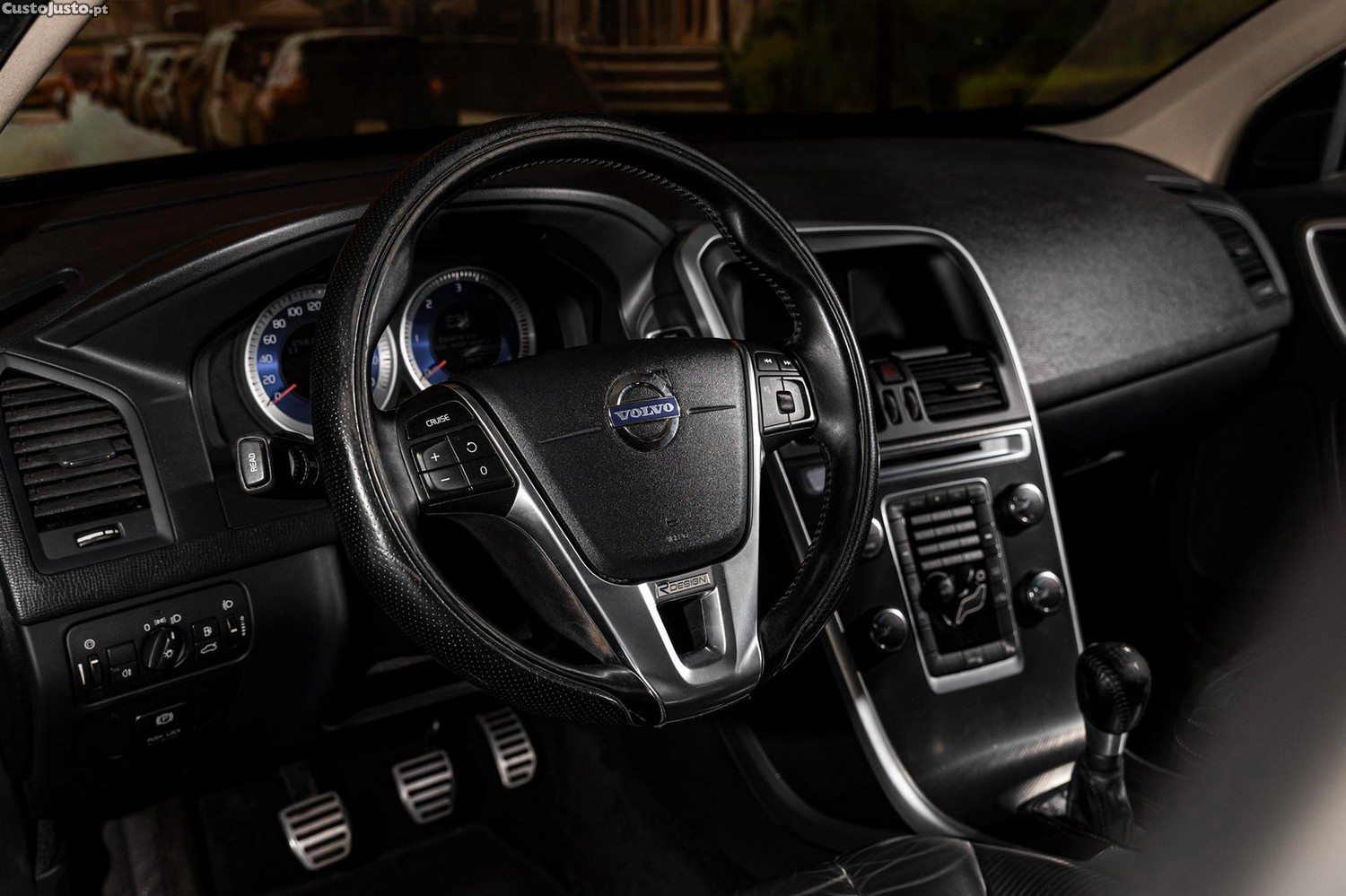 Volvo XC 60 2.0 D3 Drive R-Design — fotografia 12