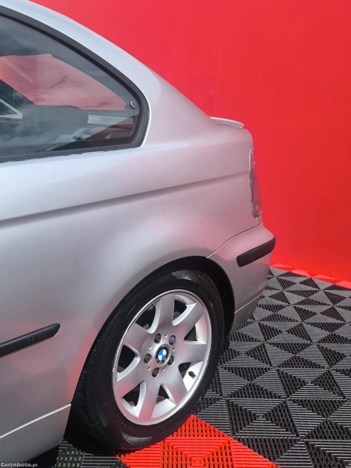 BMW 320 Compact — fotografia 2