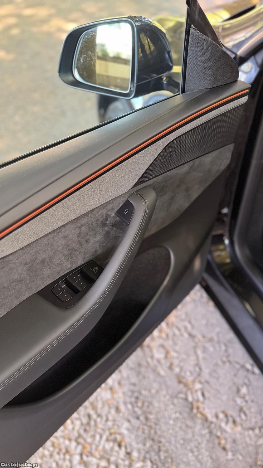 Tesla Model Y Long Range Dual Motor — fotografia 6