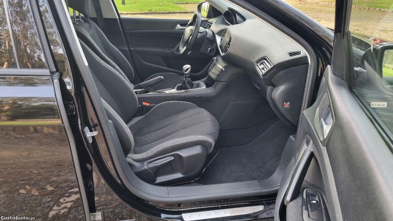Peugeot 308 SW 1.2thp 130cv Style (GT Pack) — fotografia 3