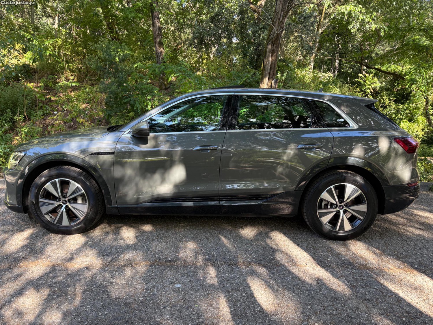 Audi Q8 Etron 50 Advance — fotografia 3