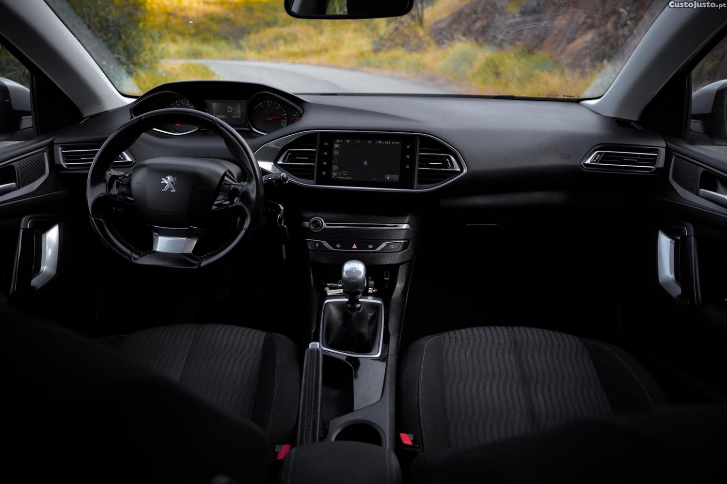Peugeot 308 SW 1.6 BluHdi — fotografia 8