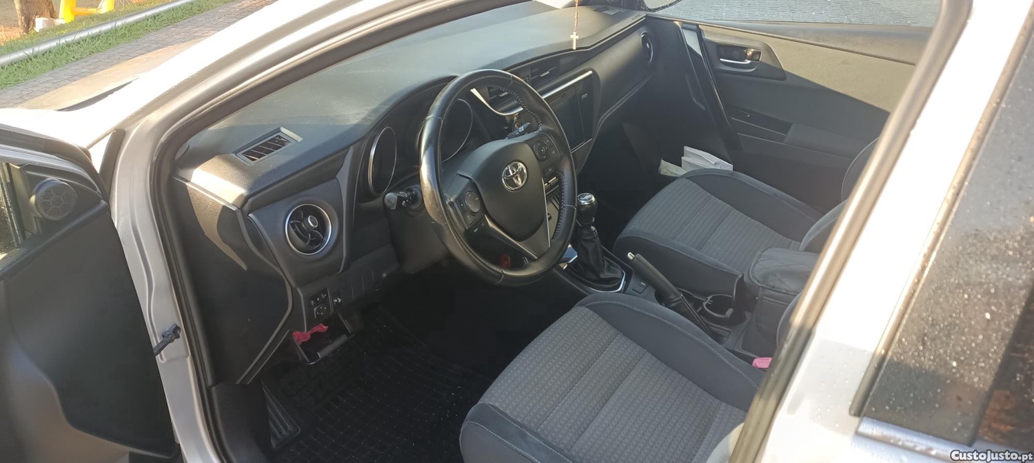 Toyota Auris C/nova só 156000klm histórico — fotografia 4