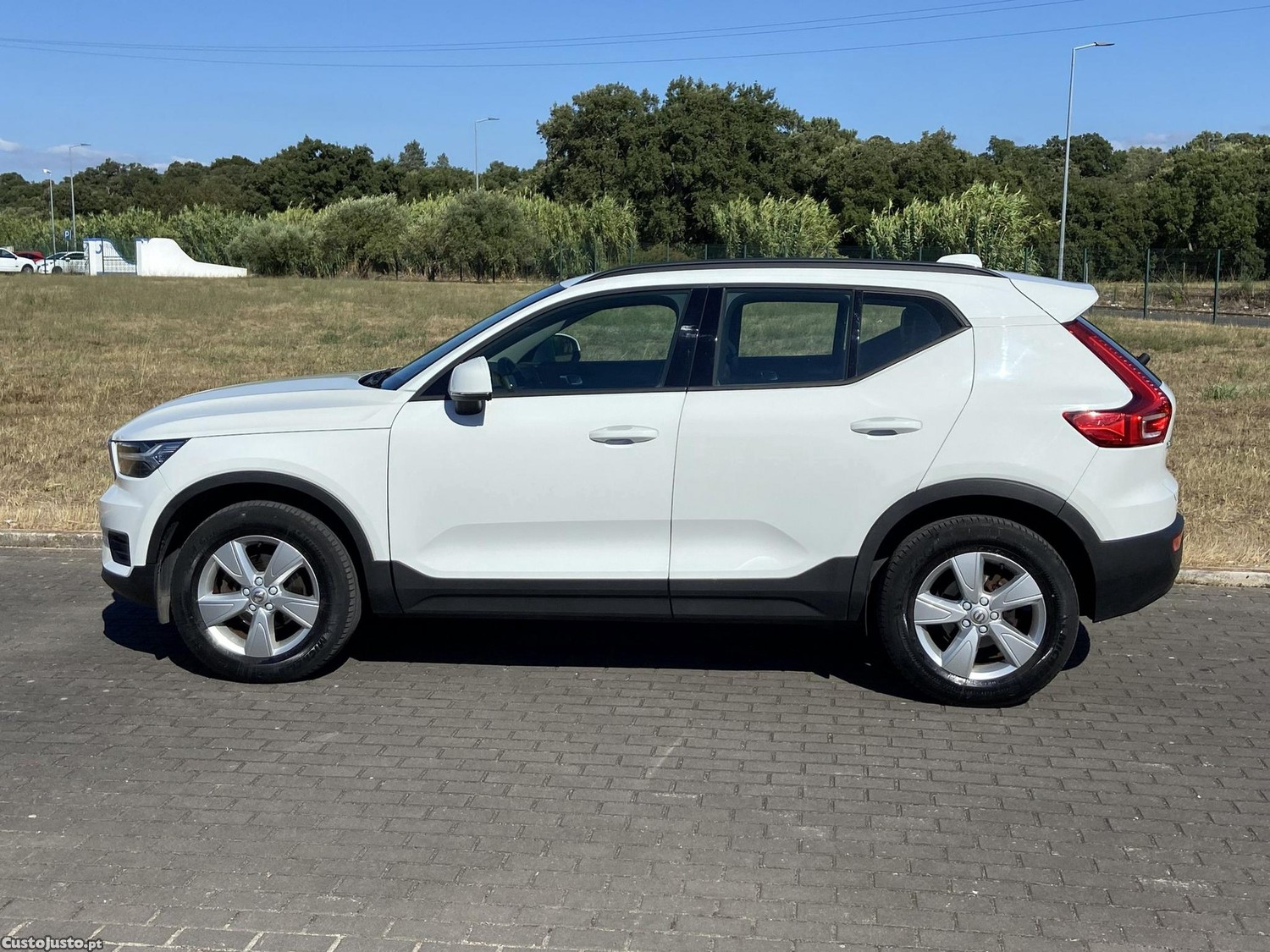 Volvo XC 40 1.5 T3 Tech Edition — fotografia 19