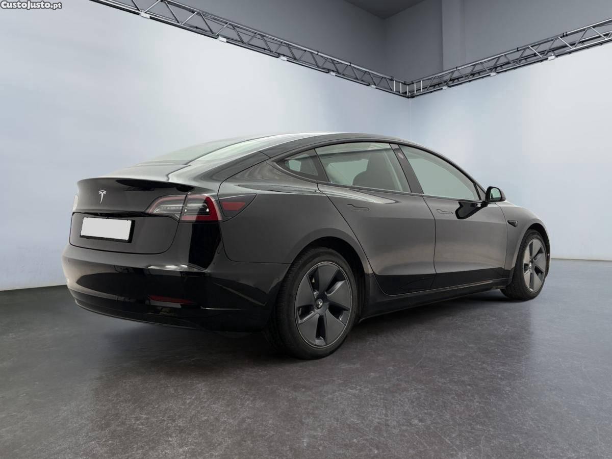 Tesla Model 3 Standard Range Plus RWD — fotografia 11