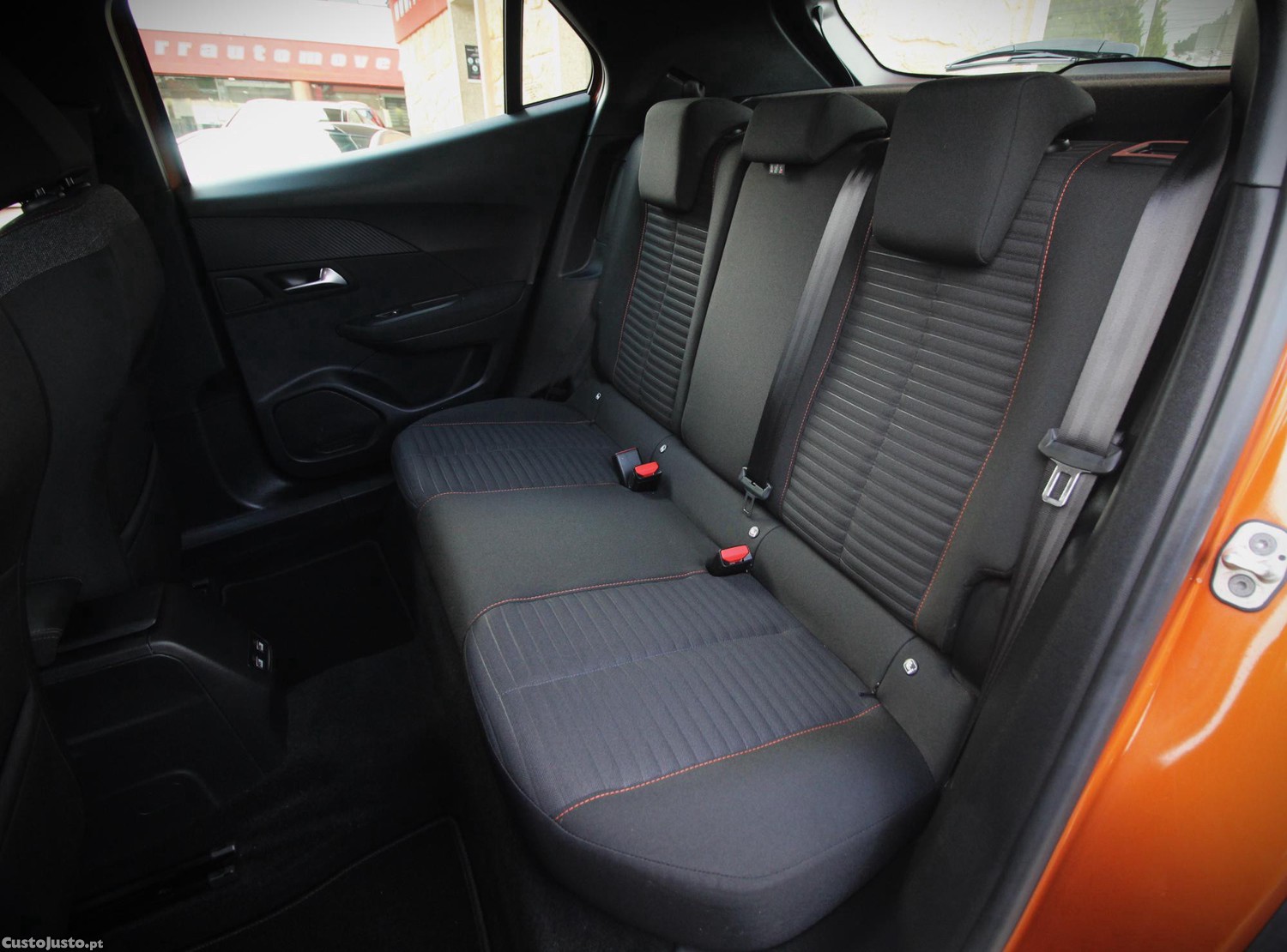 Peugeot e-2008 ACTIVE — fotografia 2
