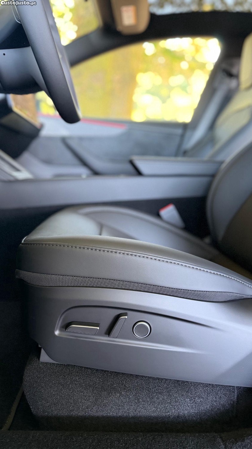 Tesla Model Y Long Range Dual Motor — fotografia 5