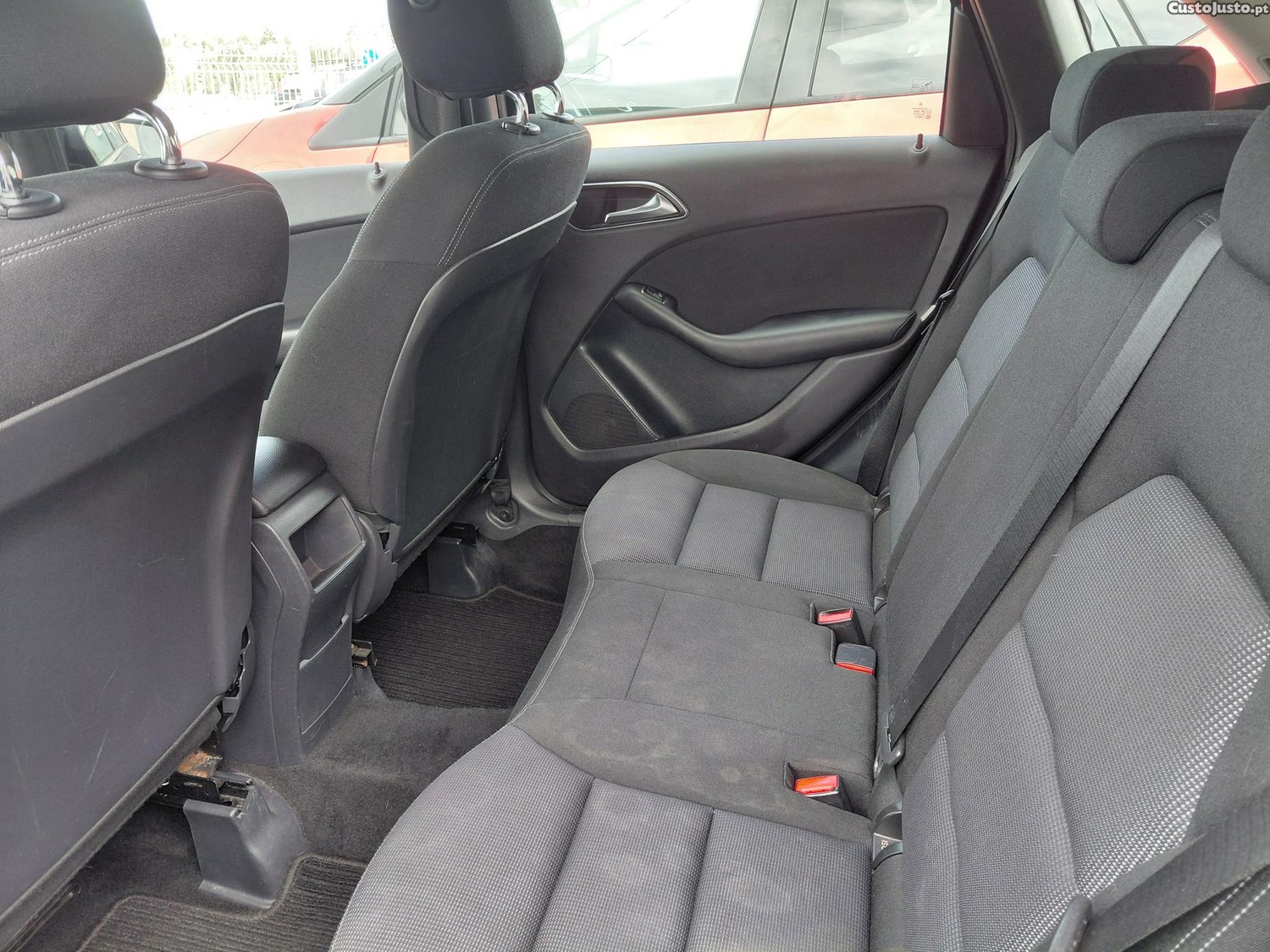Mercedes-Benz B 180 classic — fotografia 3