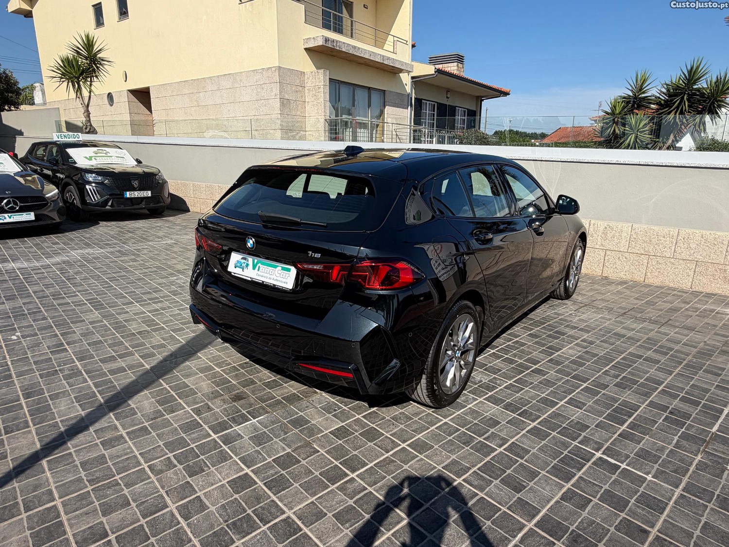 BMW 116 Standard Aut — fotografia 5