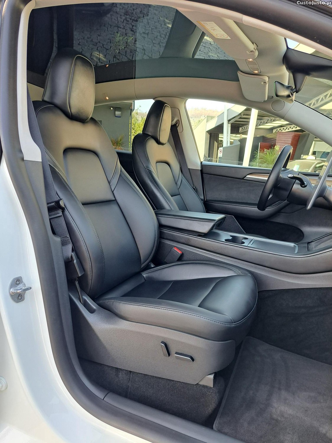 Tesla Model Y Performance Dual Motor — fotografia 8