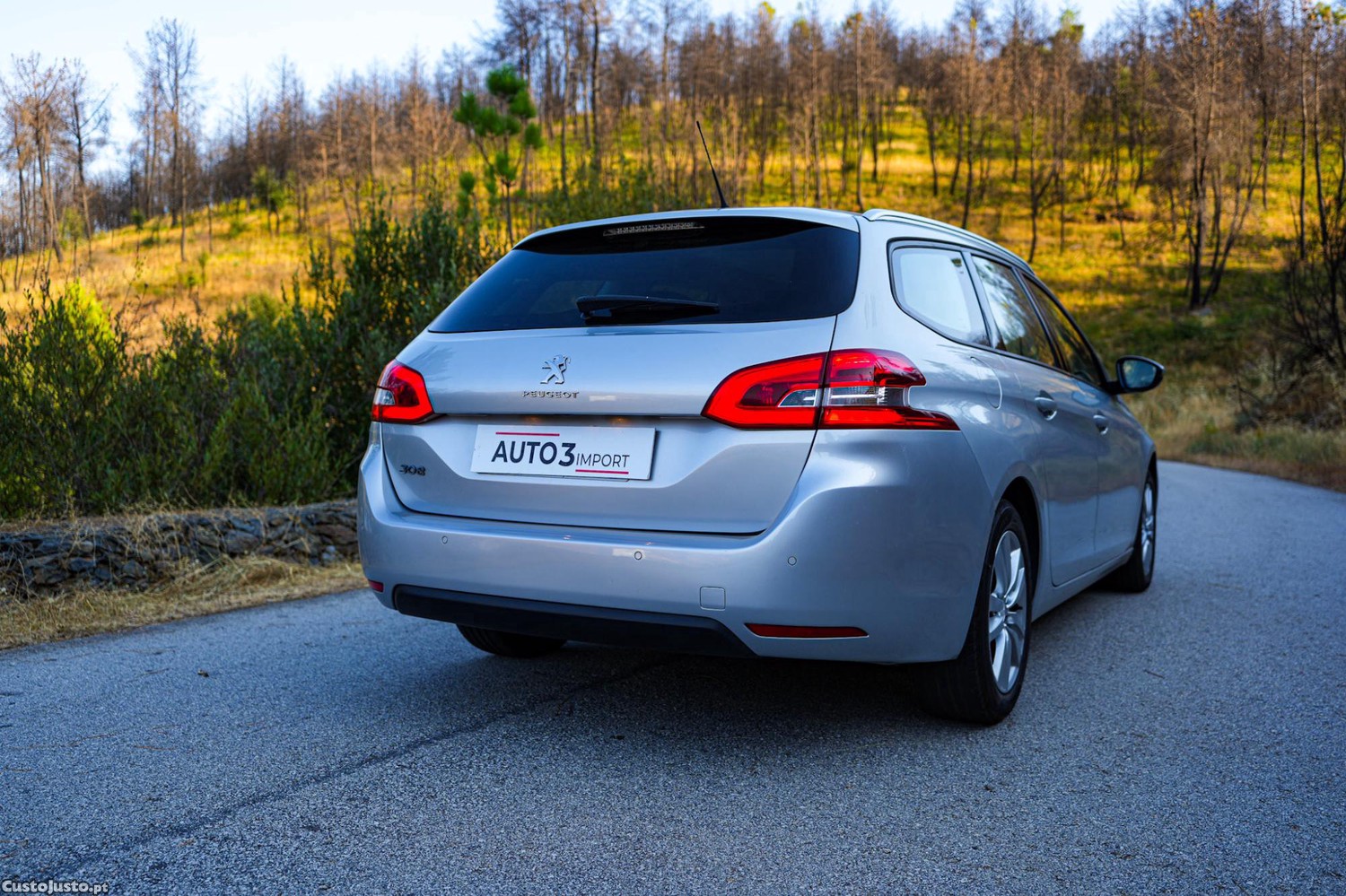 Peugeot 308 SW 1.6 BluHdi — fotografia 11