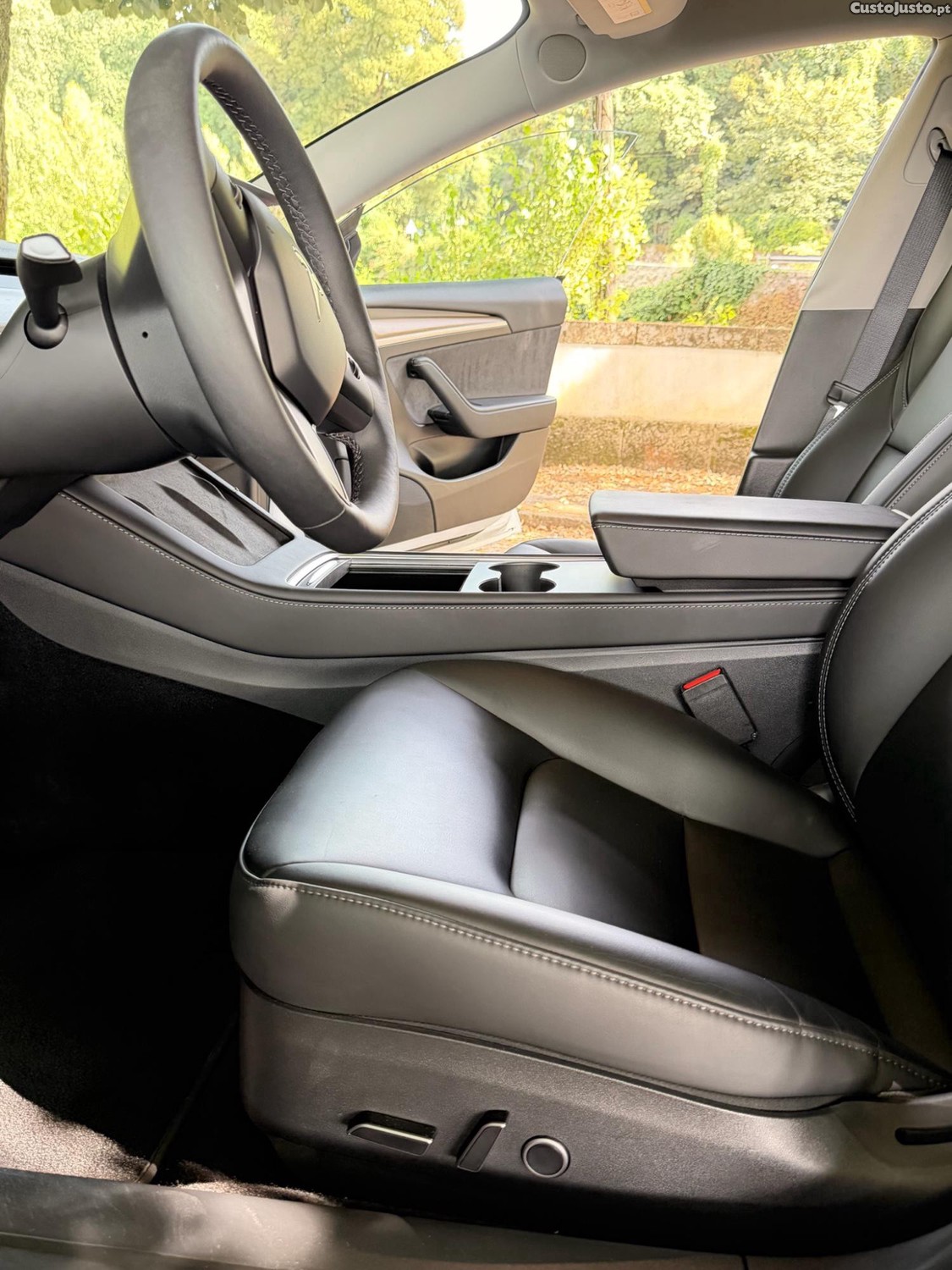 Tesla Model 3 Standard Range Plus — fotografia 3