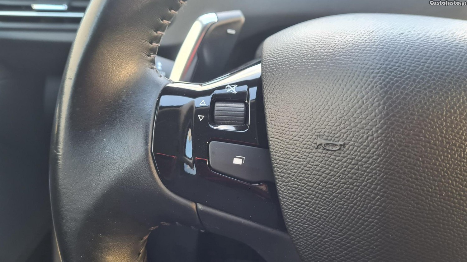 Peugeot 308 SW 1.5 BlueHDi Allure — fotografia 16