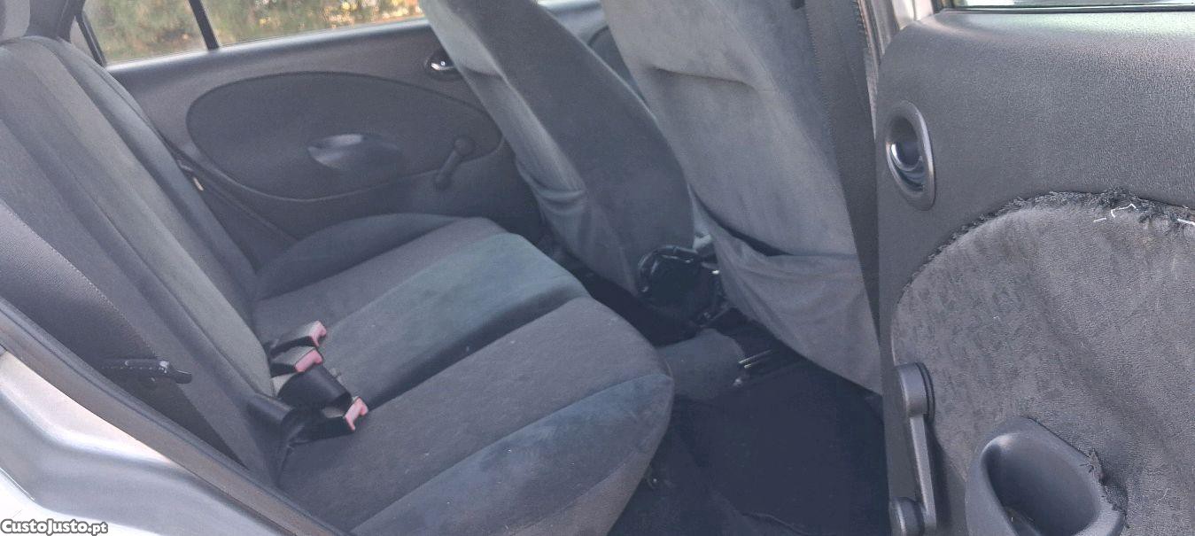 Ford Fiesta ghia — fotografia 3
