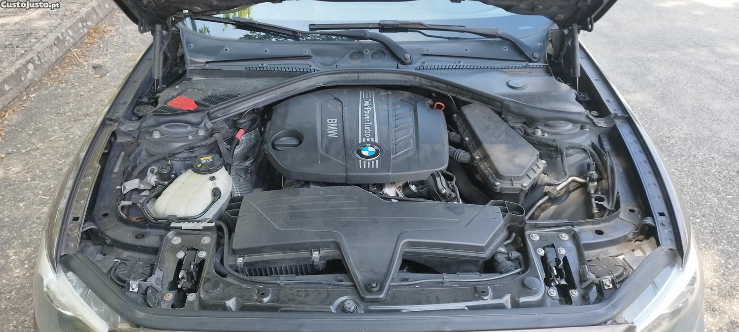 BMW 116 GPS; Bancos aquecidos; Bluetooth; Ar condicionado automático, Etc. — fotografia 11