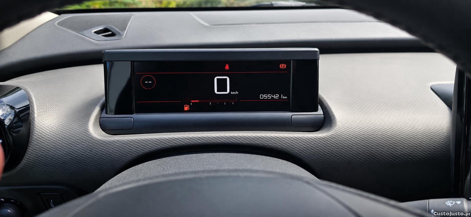 Citroën C4 Cactus 1.2 PureTech 110 Shine — fotografia 4