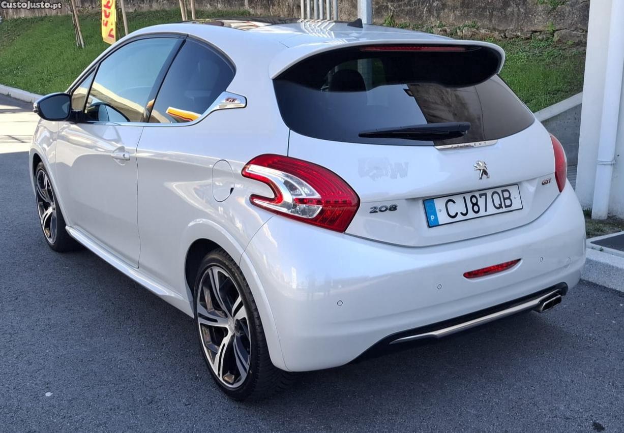 Peugeot 208 GTI 200cv — photo 5
