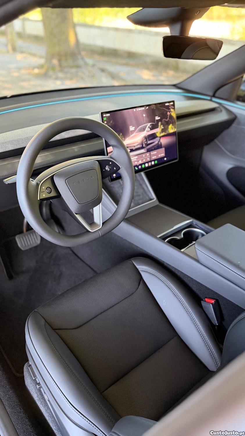 Tesla Model Y Long Range Dual Motor — fotografia 4