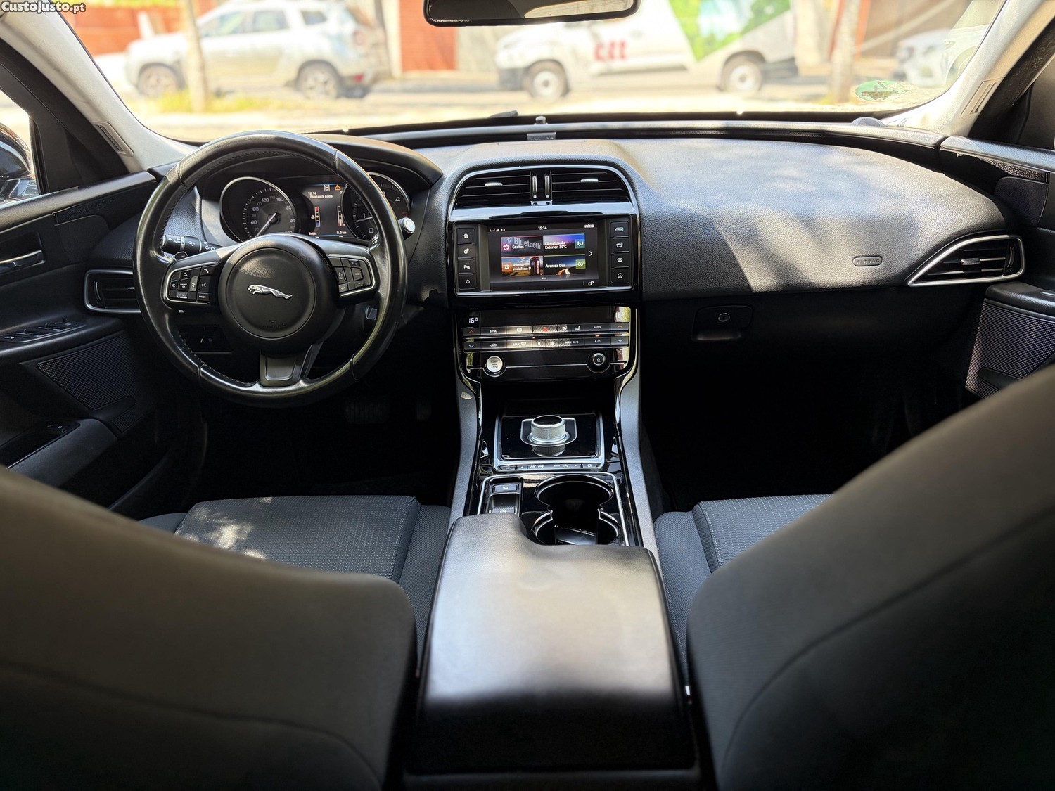Jaguar XE 2.0 — fotografia 3