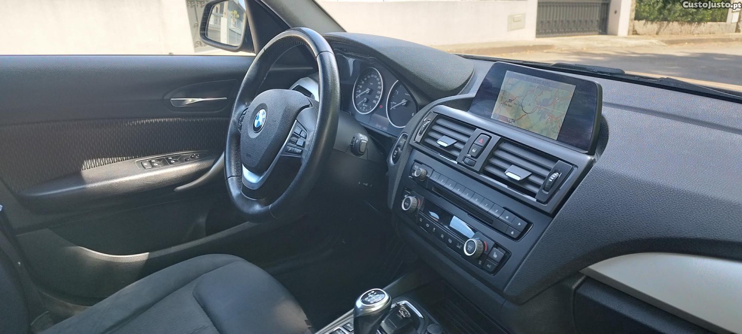 BMW 116 GPS; Bancos aquecidos; Bluetooth; Ar condicionado automático, Etc. — fotografia 10