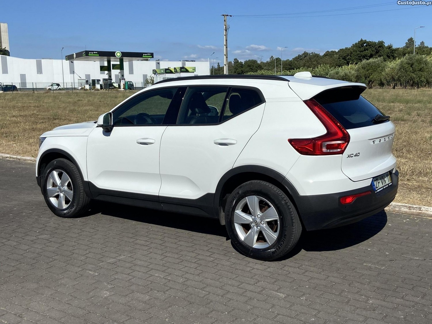 Volvo XC 40 1.5 T3 Tech Edition — fotografia 17