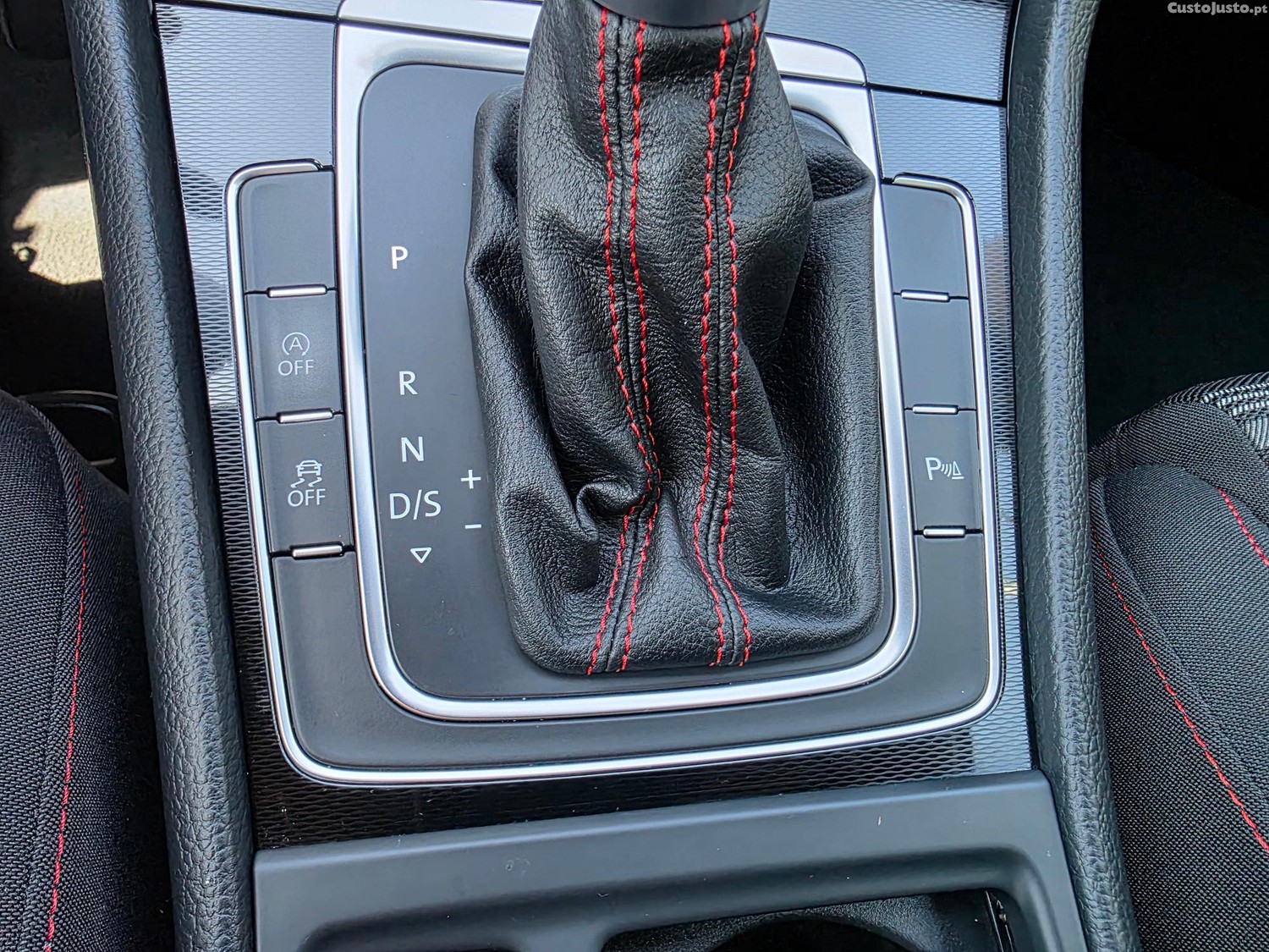 Volkswagen Golf VII 2.0 TSFI DSG GTI PERFORMANCE 230CV — fotografia 16