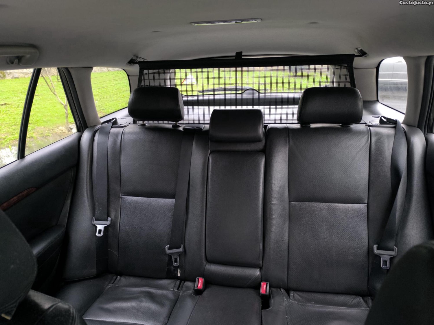 Toyota Avensis 2.0D4D SW T25 116CV — fotografia 8