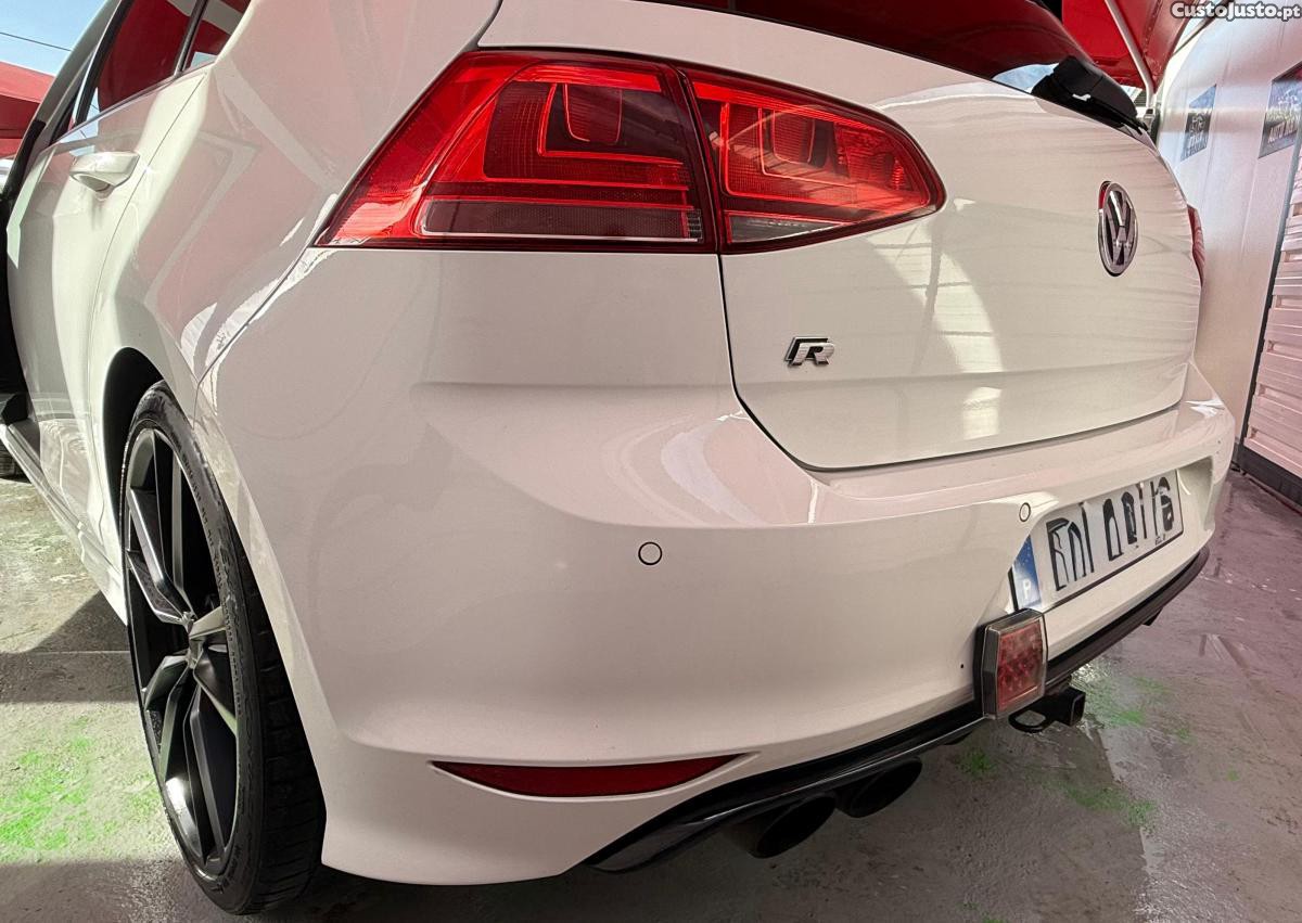 Volkswagen Golf 2.0 TSi R — fotografia 10