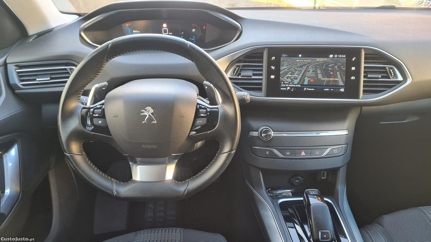 Peugeot 308 SW 1.5 BlueHDi Allure — fotografia 18