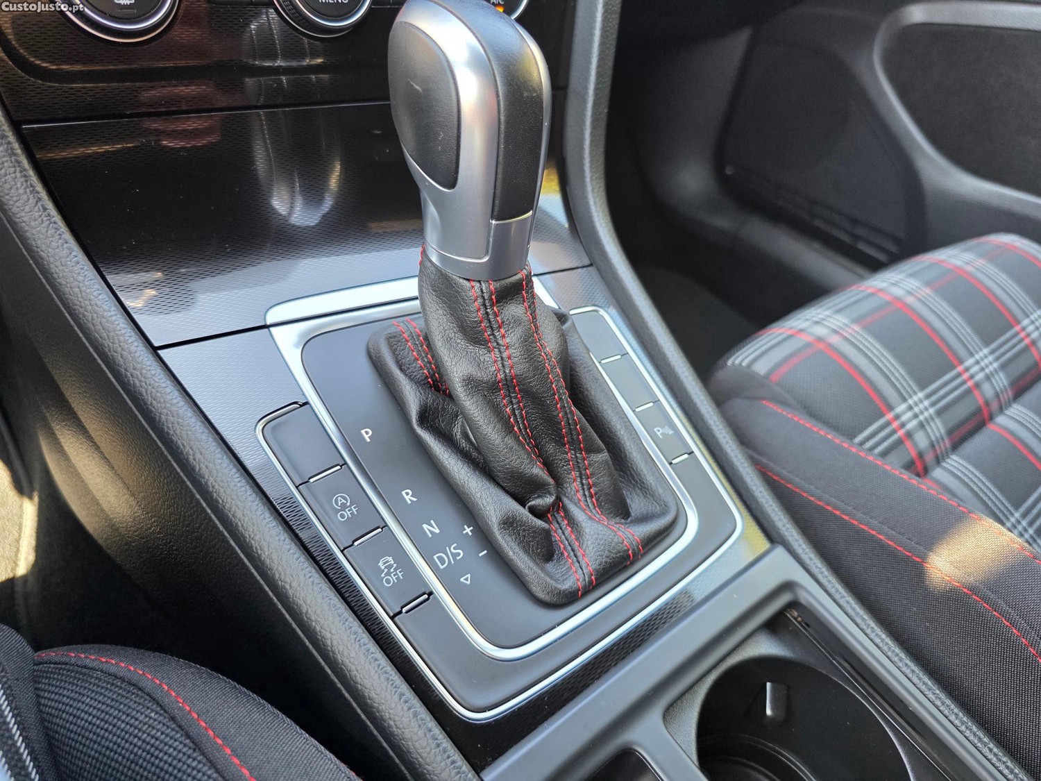 Volkswagen Golf VII 2.0 TSFI DSG GTI PERFORMANCE 230CV — fotografia 17