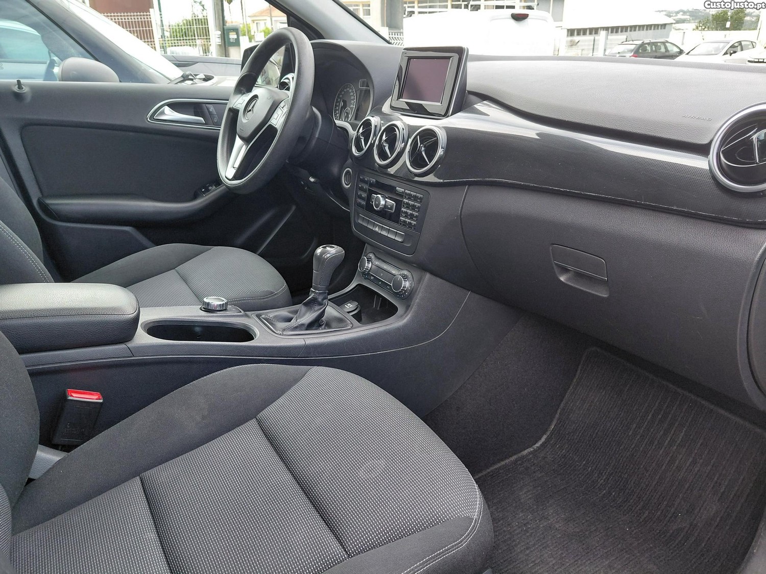 Mercedes-Benz B 180 classic — fotografia 7