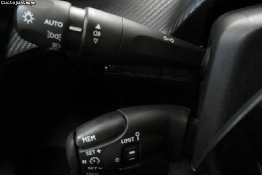 Peugeot 208 1.2 PureTech Active — fotografia 18