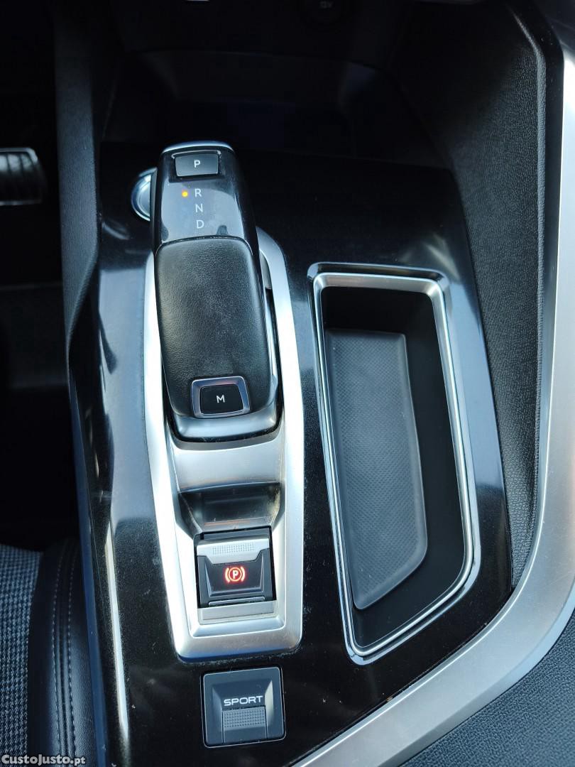Peugeot 5008 1.2 PureTech Allure Pack EAT8 — fotografia 19