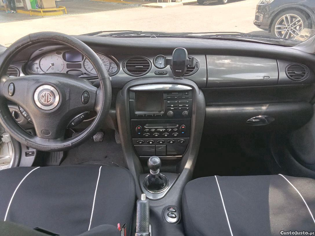 MG ZT 2.0cdti 131cv motor BMW — fotografia 4