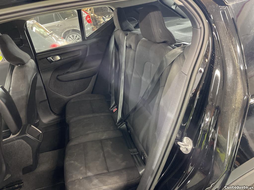 Volvo XC 40 1.5 T2 MOMENTUM CORE — fotografia 2