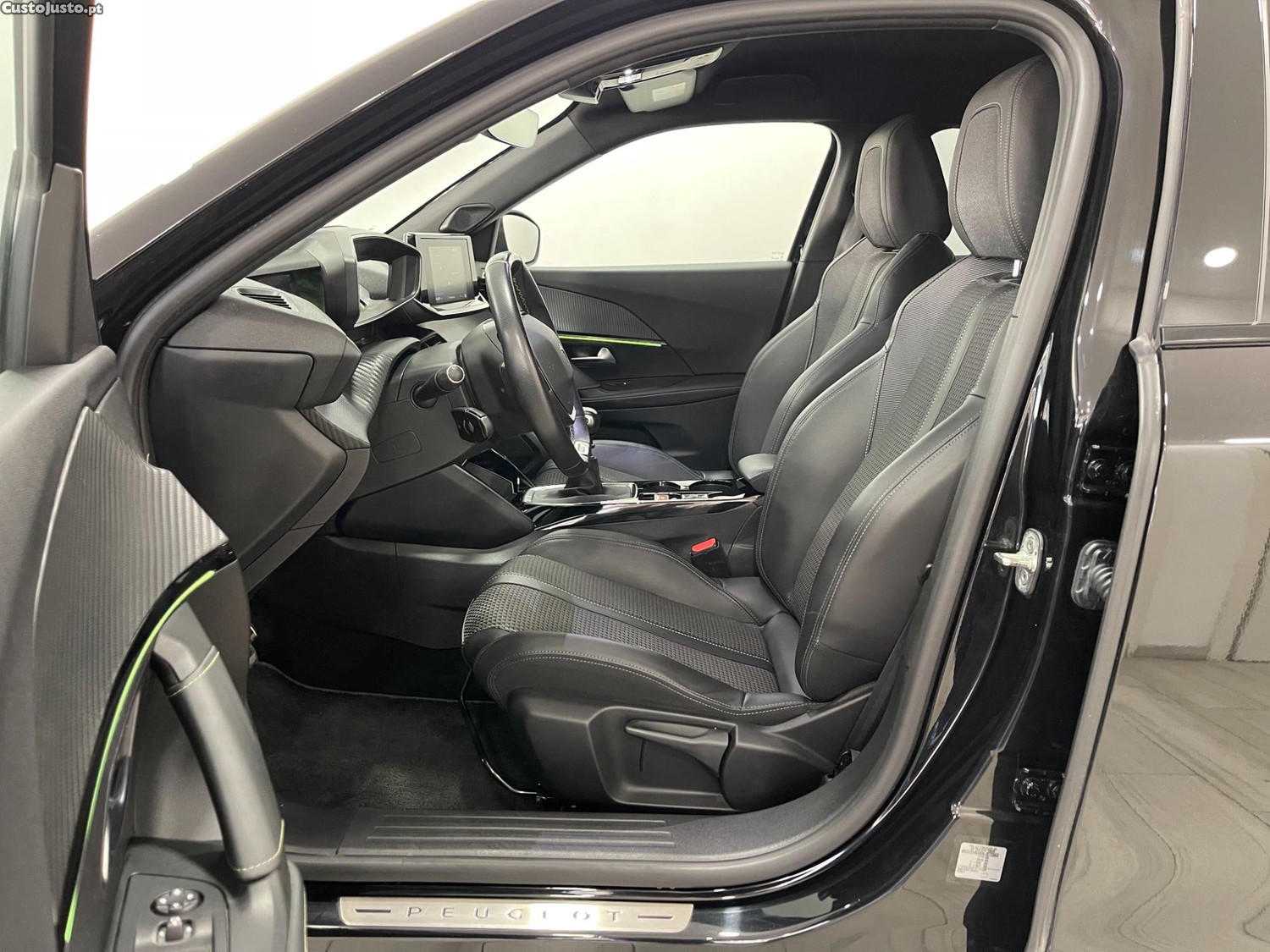 Peugeot 2008 1.2 Pure Tech GT — fotografia 8
