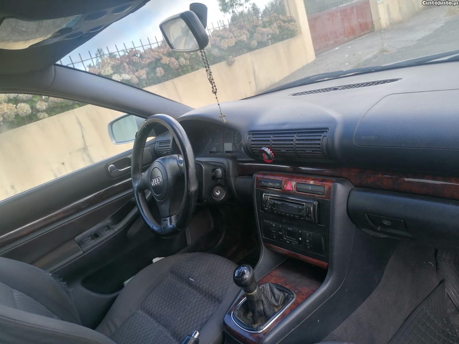 Audi A4 1.9TDI — fotografia 4