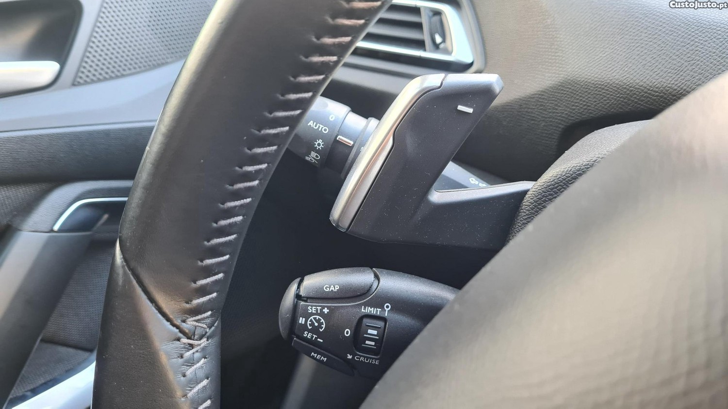 Peugeot 308 SW 1.5 BlueHDi Allure — fotografia 17