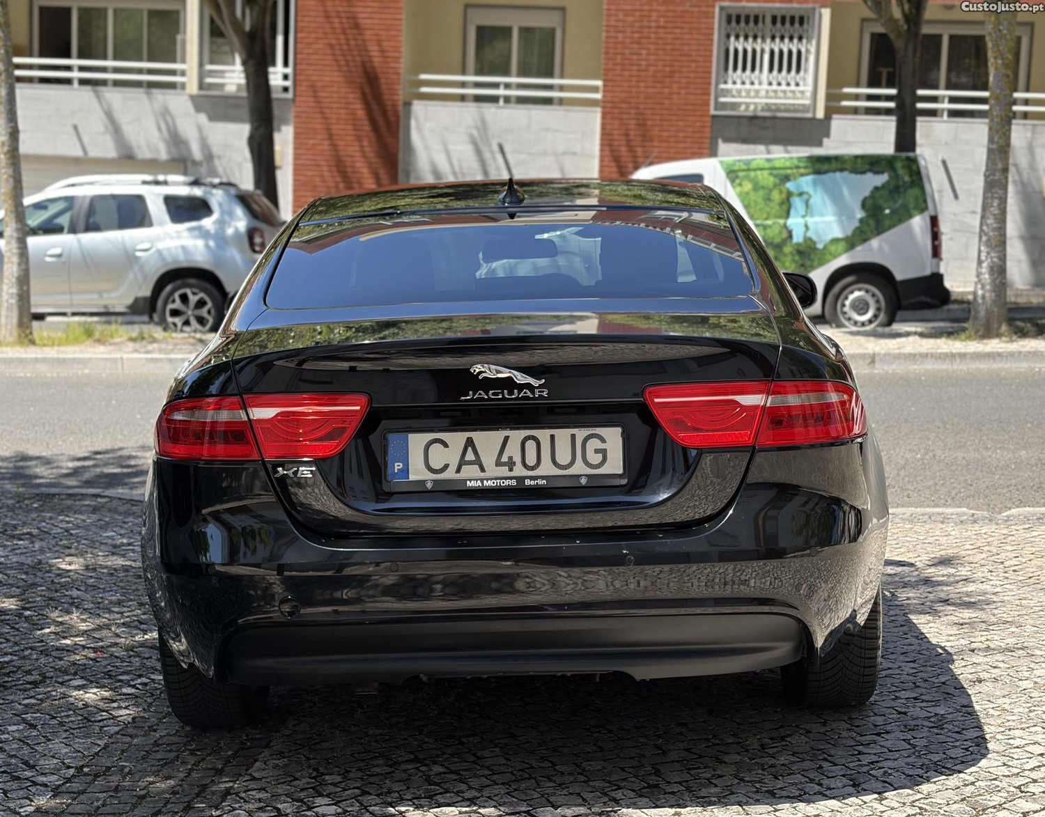 Jaguar XE 2.0 — fotografia 6